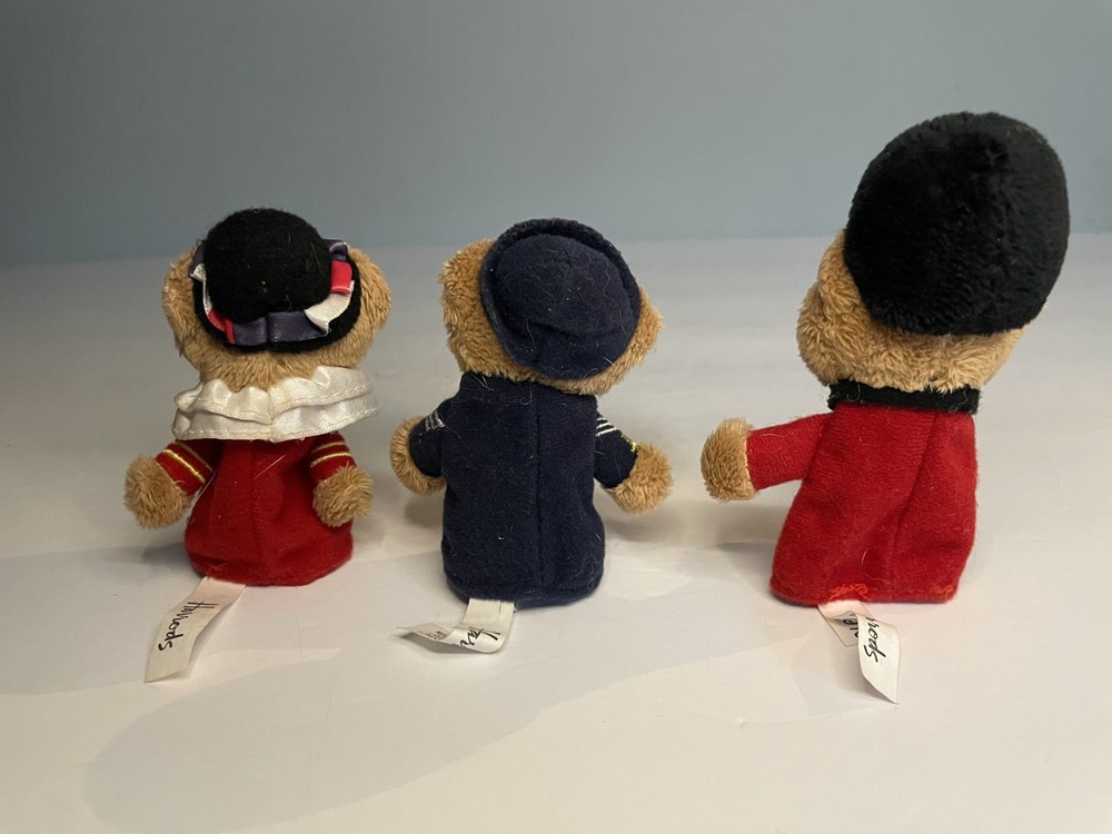 2007 Harrods - Plush Royal Guard Bus Case and Three Finger Puppet Set