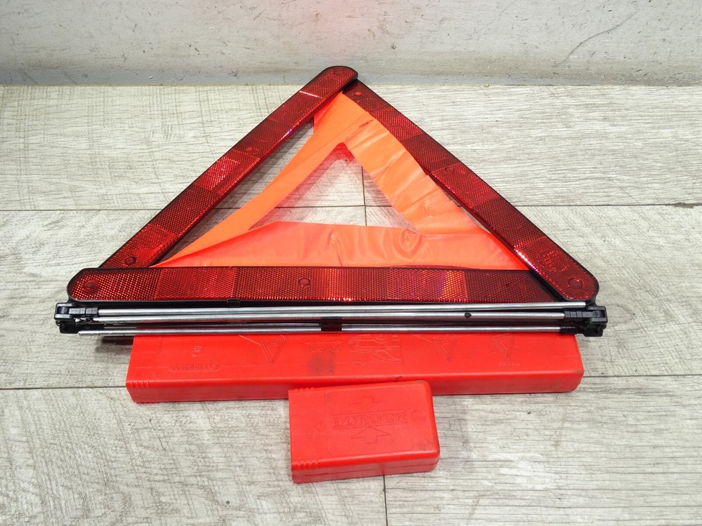 MERCEDES BENZ W211 E CLASS WARNING / HAZARD TRIANGLE E1 27R03899