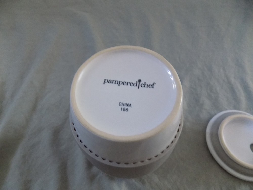 Pampered Chef Gray White Ceramic Microwave Egg Cooker With Lid