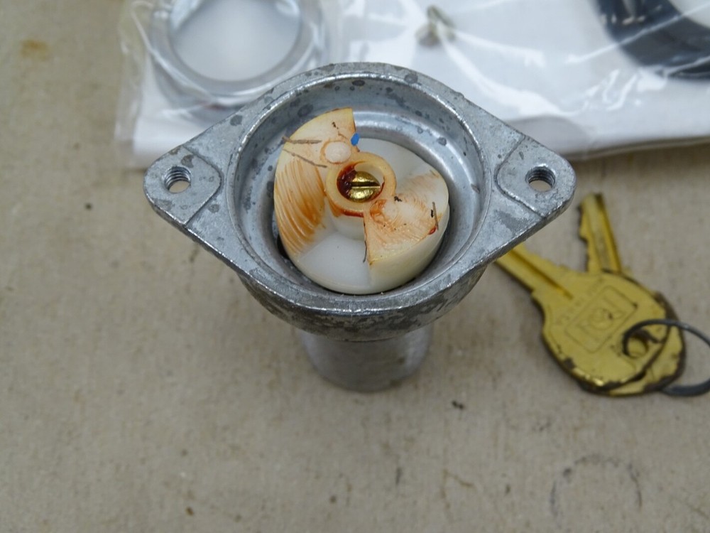 General Electric Keyed Oiltight Selector Switch , CR2940UN200D