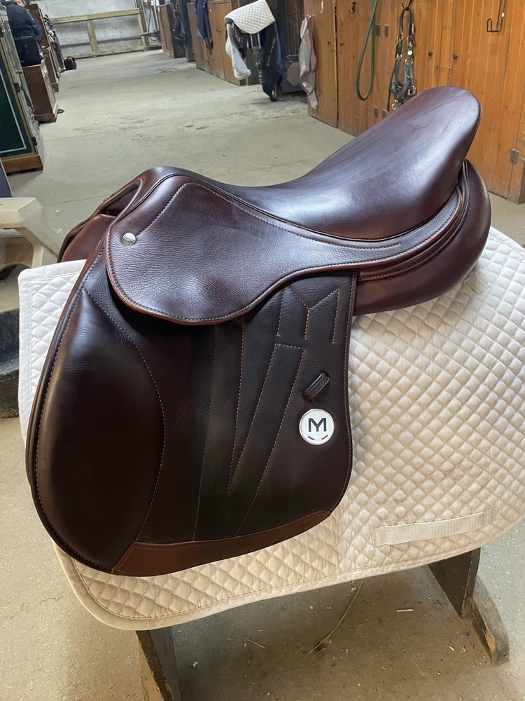 2022 Meyer Saddle Wide Tree Slightly Used