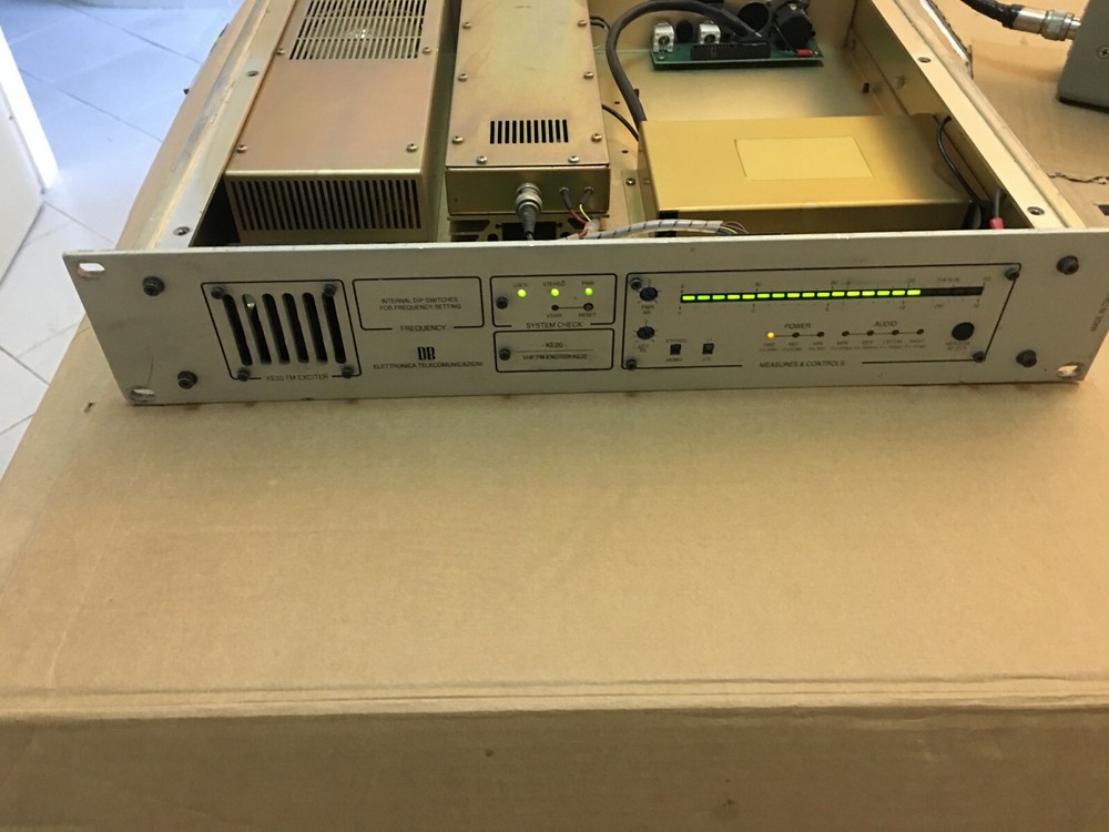 Broadcast FM 20 watt - 88-108 Mhz - DB KE20 - FM Transmitter Professional