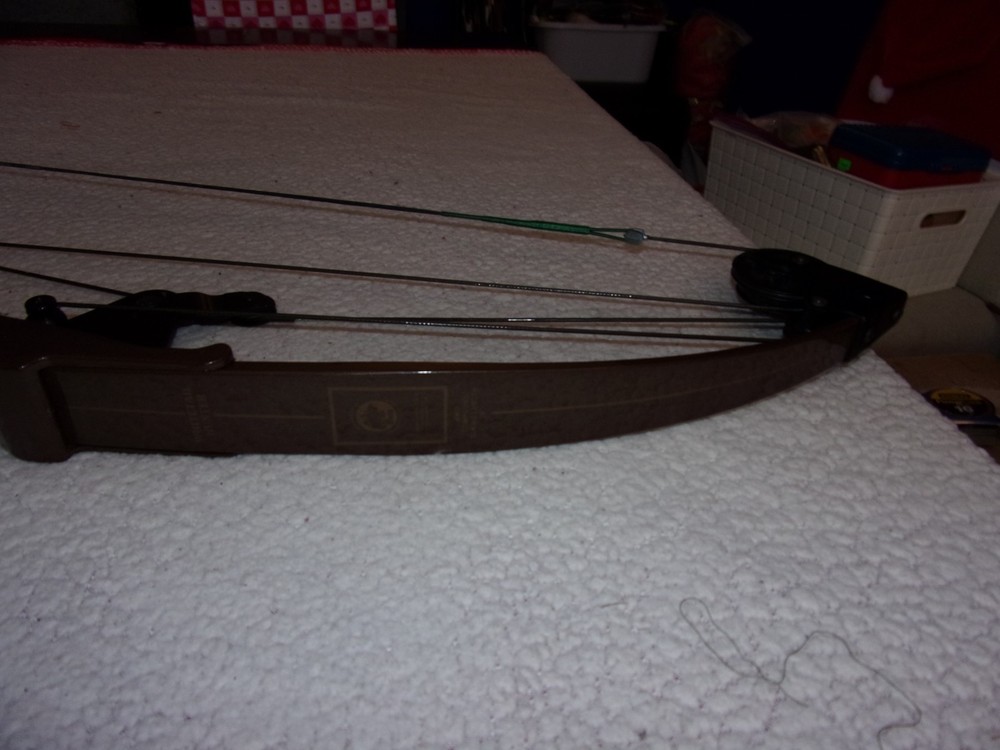 Bear Whitetail Hunter Compound Bow Later Model