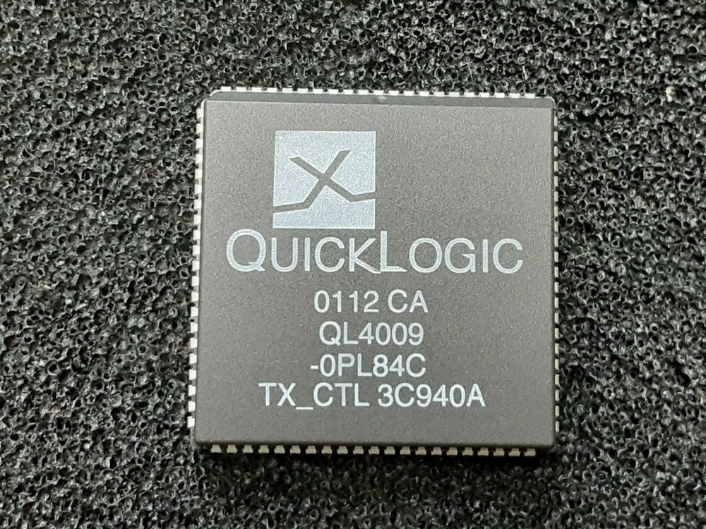 QuickLogic IC QL4009-0PL84C FPGA Integrated Circuit Quad Flat Pack Chip