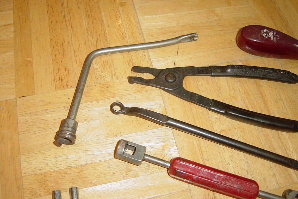 MATCO TOOLS 8 PIECE ASSORTED BRAKE TOOLS BLEEDER, SPRING, INSTALLER, RETAINER +