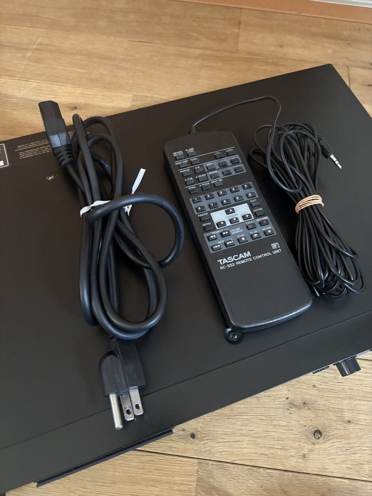 TASCAM SS-R200 Solid State Stereo Audio Recorder w/ RC-SS2 Remote