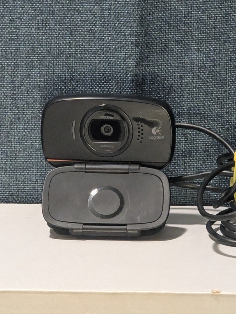 Logitech HD Webcam C525 (V-U0023) | 720p Autofocus USB Camera | Foldable PC/Mac