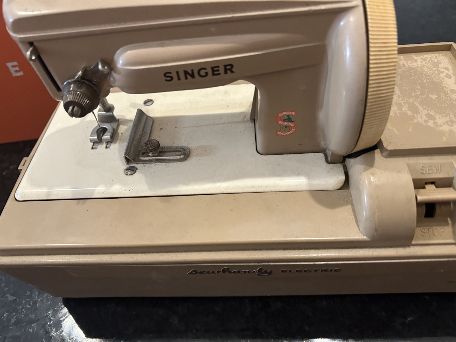 Vintage Singer Sew Ready Portable Sewing Machine w/ Case Works