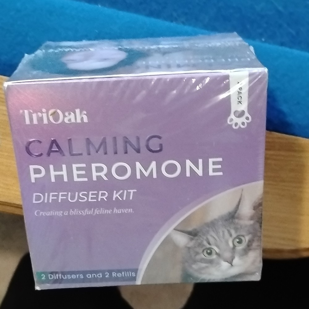 TriOak Calming Pheromone Diffuser Kit for Cats 2 Diffusers & 2 Refills
