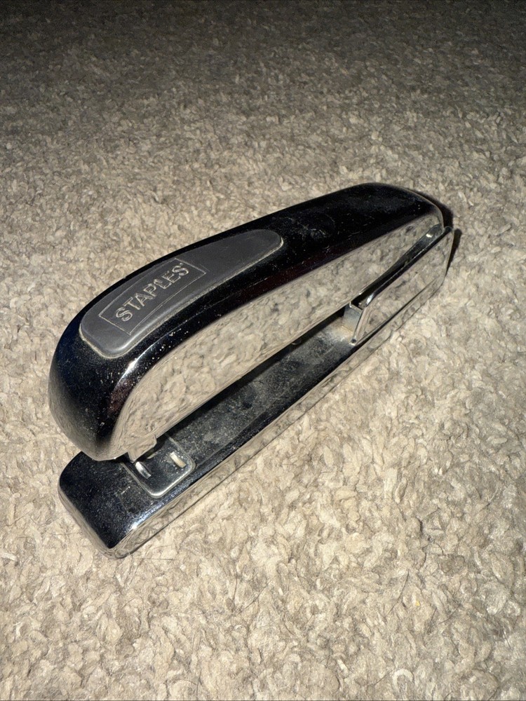 staples stapler 33993 chrome VHTF (N)