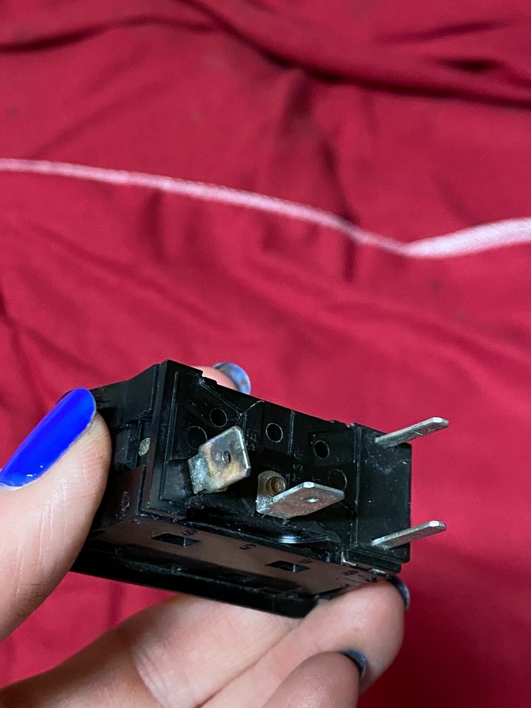 International TV / VCR Switch CONTROL 2024896C1