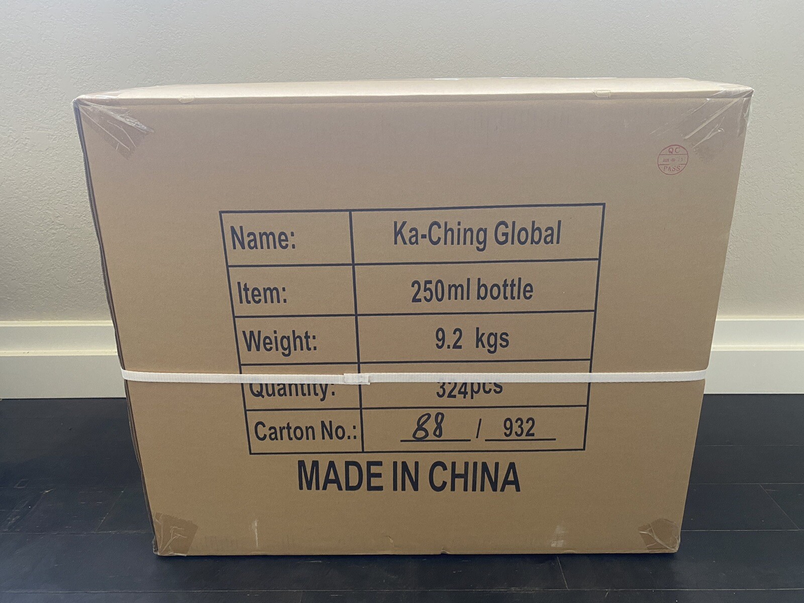 1 case (324 bottles per box) (8 oz)(250ML)plastic PET bottles with flip top lids