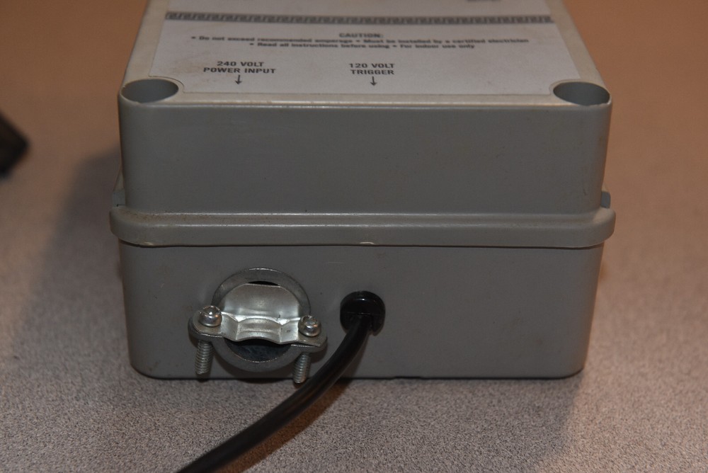 Titan Controls Spartan Series 4 Light 240V Controller w/120V trigger cable