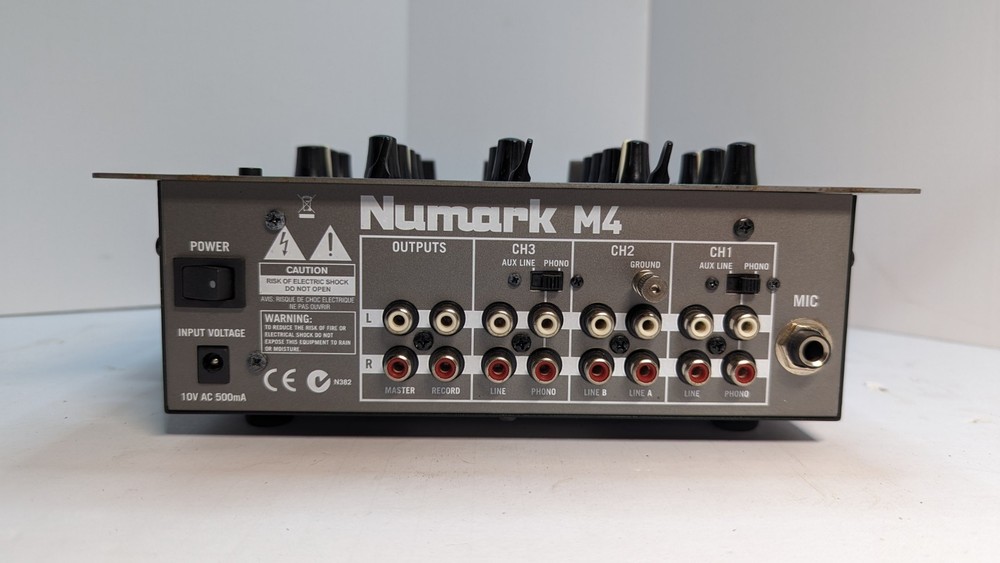 Numark M4