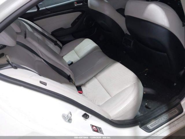 CADENZA 2016 Glove Box 4967996