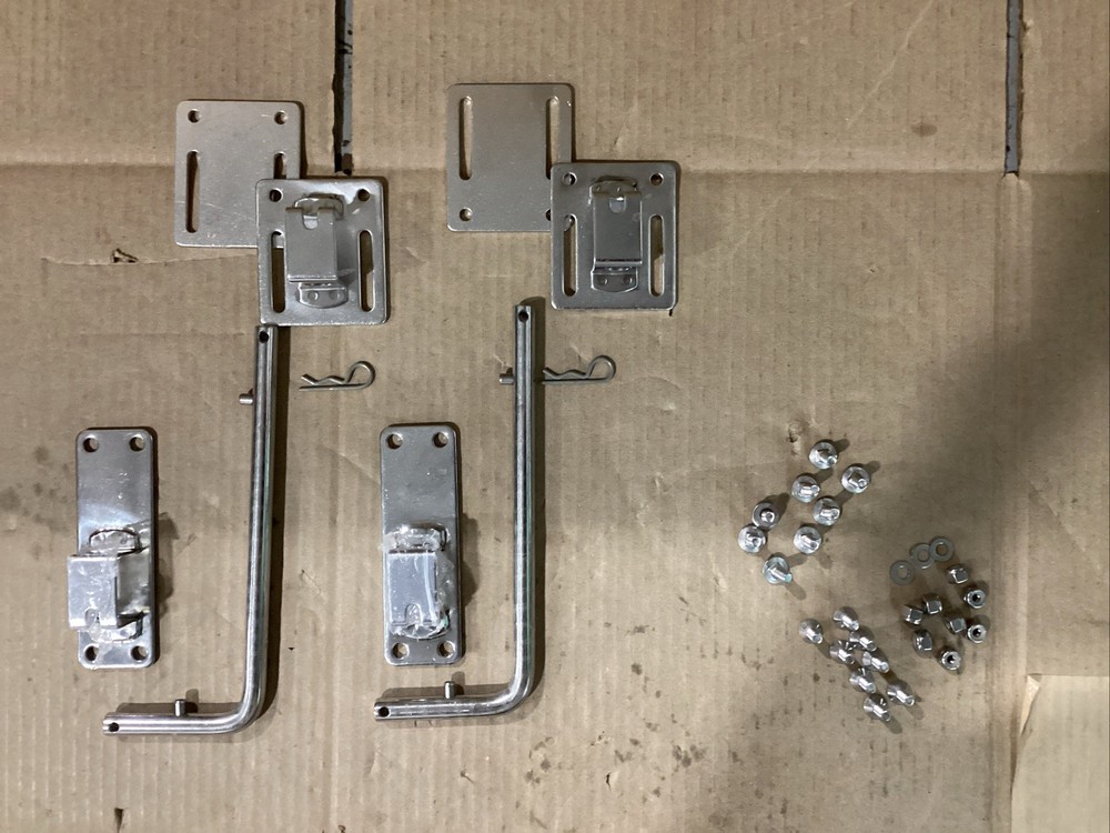 Magma Dual Ext. Square / Flat Side Rail Mount T10-640 ( Missing Hardware )