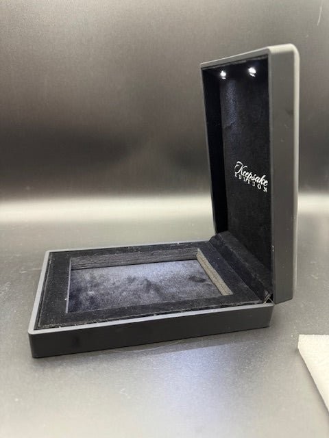 KEEPSAKE ILLUMINTATED CARD DISPLAY