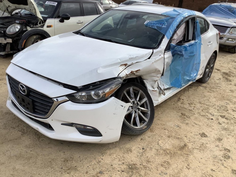3 2018 Glove Box 4916502