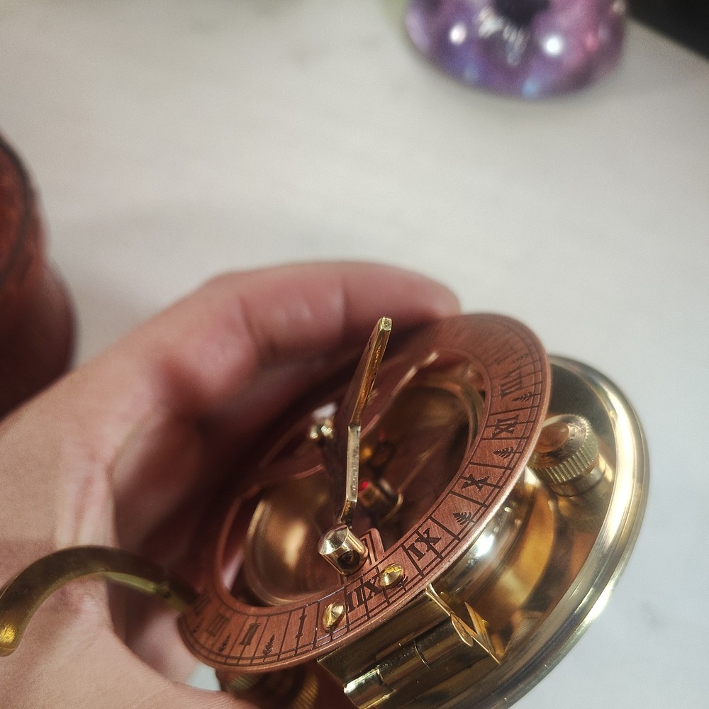 GILBERT AND SON LONDON Sundial Compass With leather case