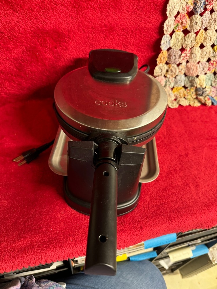 Cooks Brand Belgium Waffle Maker Rotating Model