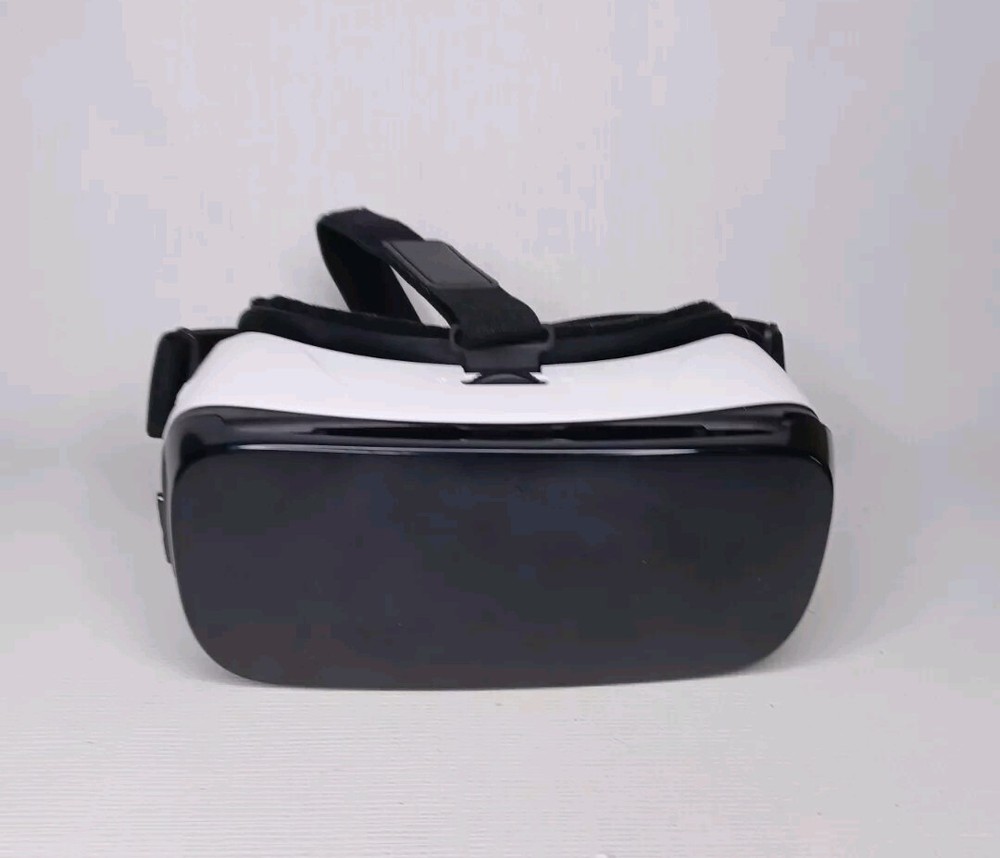 Samsung Gear Smartphone VR Headset Powered By Oculus