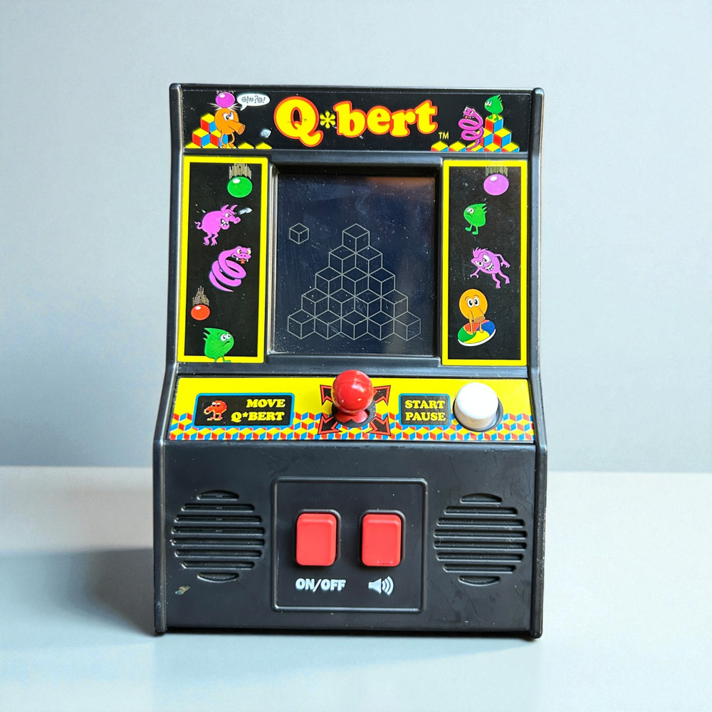 Q Bert By Basic Fun Arcade Classics - Retro Mini Arcade Game 2016 09549