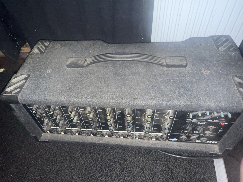 KMD PBM8- 300A Powered Mixer Equalization Black