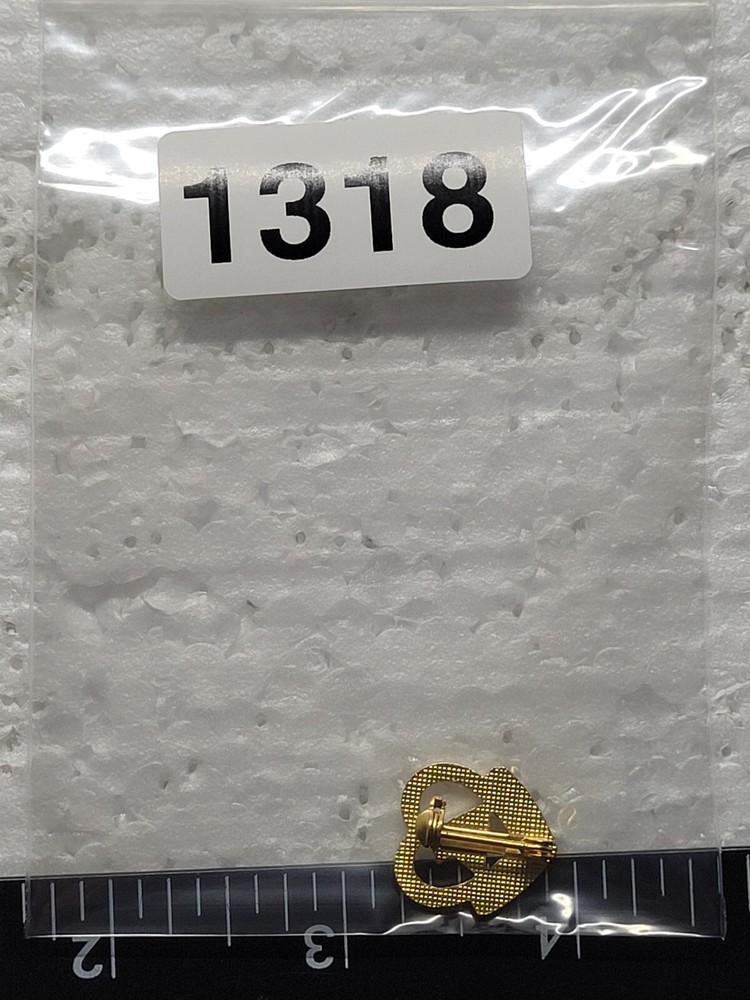 MOOSE HEART HAT LAPEL PIN PIN BACK USED (M1318)