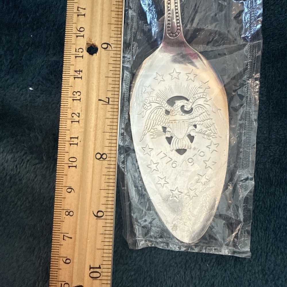 Bicentennial Pie Server 1776-1976 Silver Plated Rogers Oneida Ltd Eagle Motif