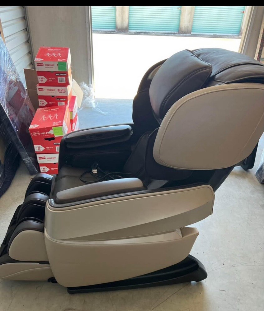 OGAWA 2 Stage Zero Gravity Massage Chair