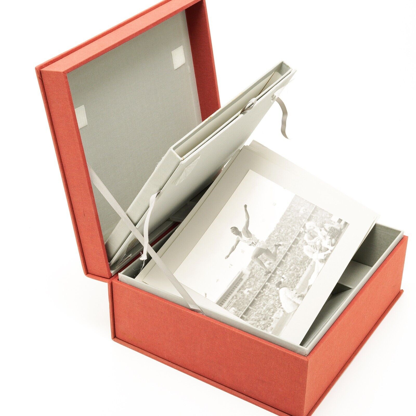 Jesse Owens Golden Anniversary 1936-1986 Display Box w/Photos - for Leica R4