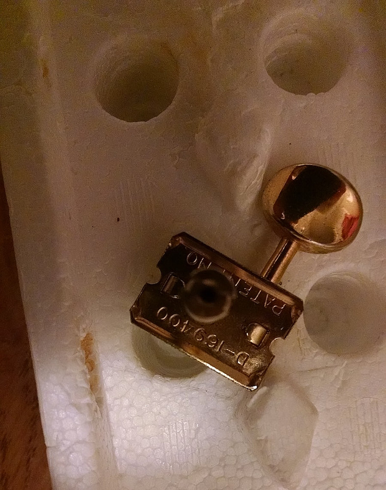 Pre CBS gold single Kluson tuner