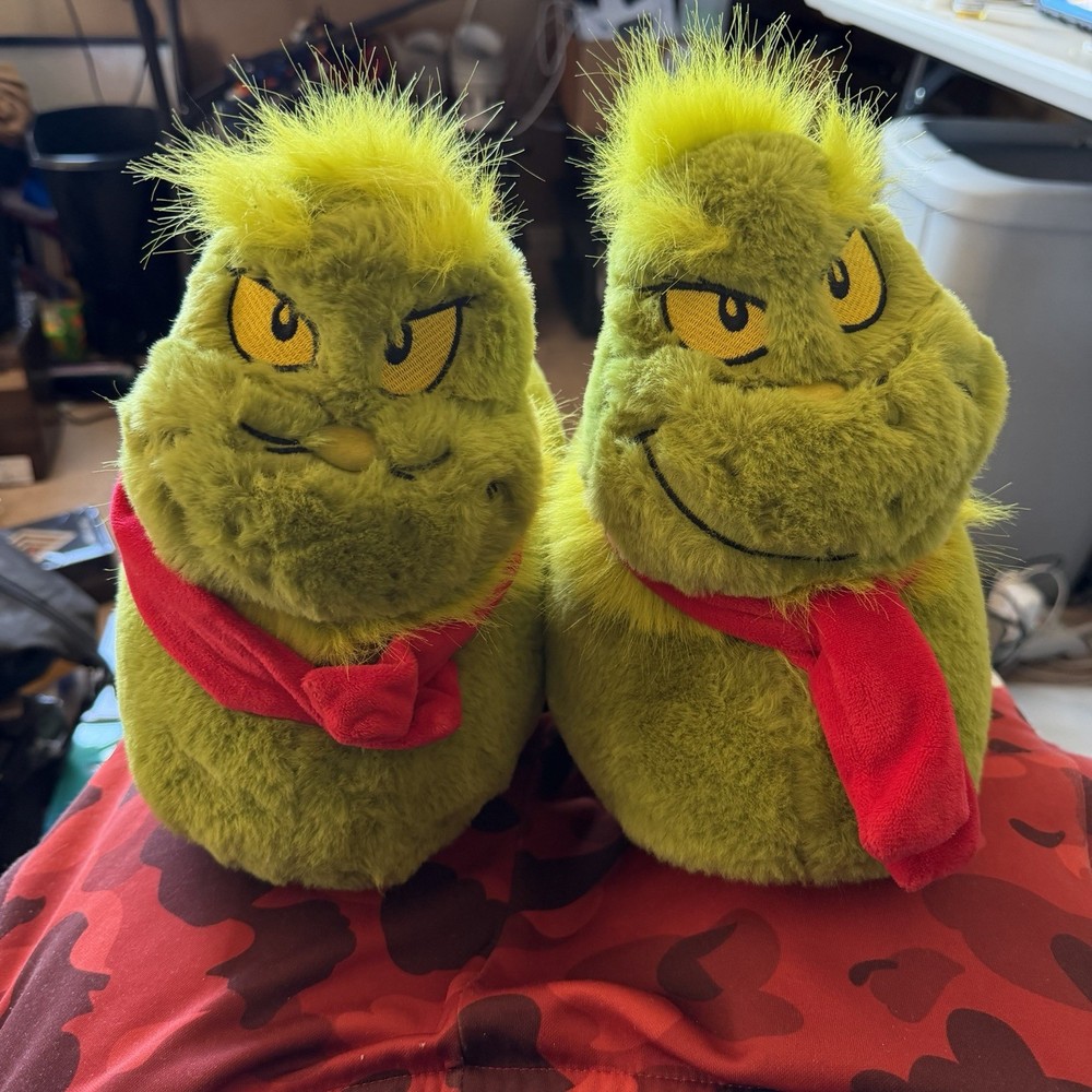 Men’s Grinch Slippers Medium 9/10