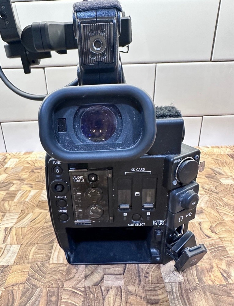 Canon EOS C200 Cinema Camera (EF-Mount) with Lens