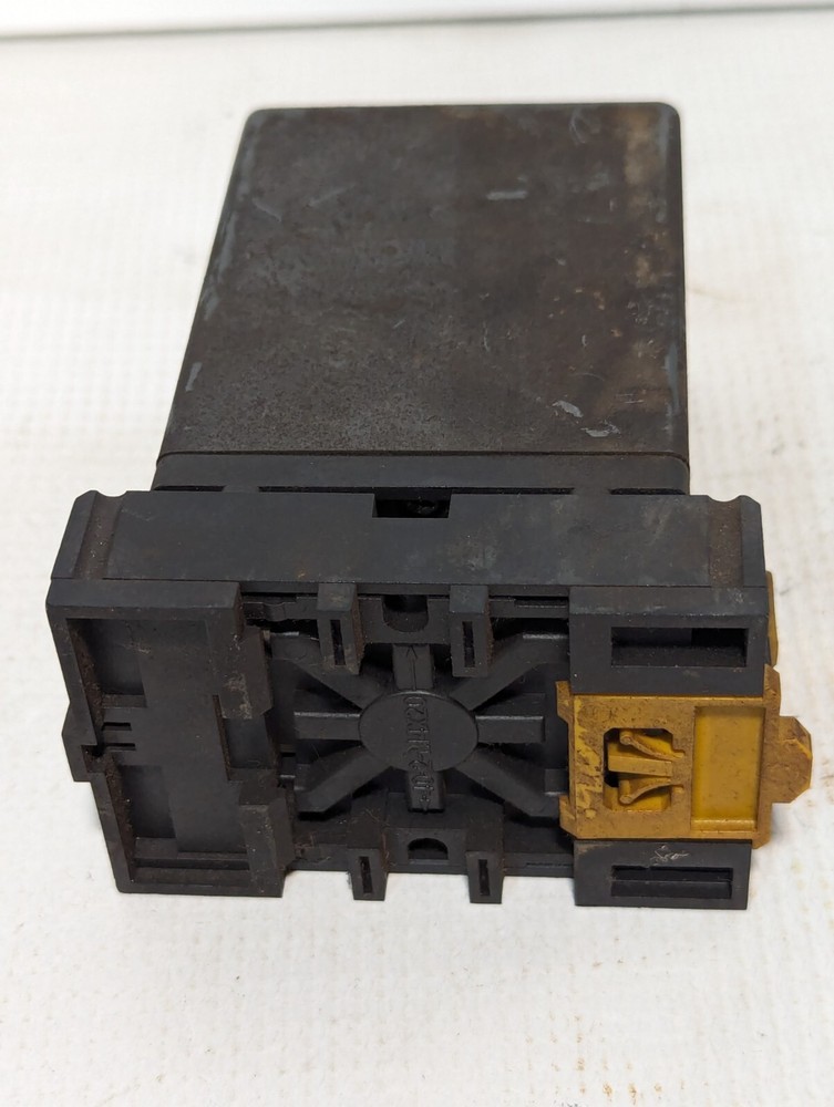 Omron TDV-44A020B Twin Analogue Timer Relay