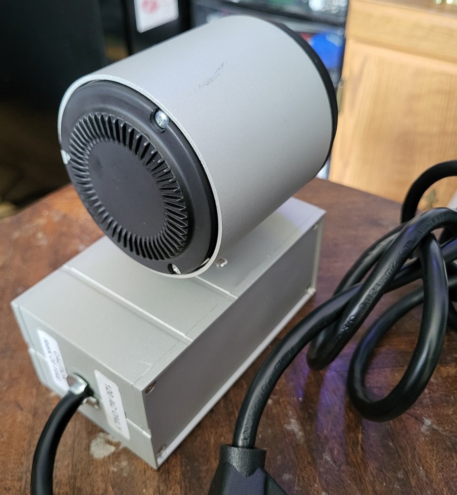 Stand-free Spotlight