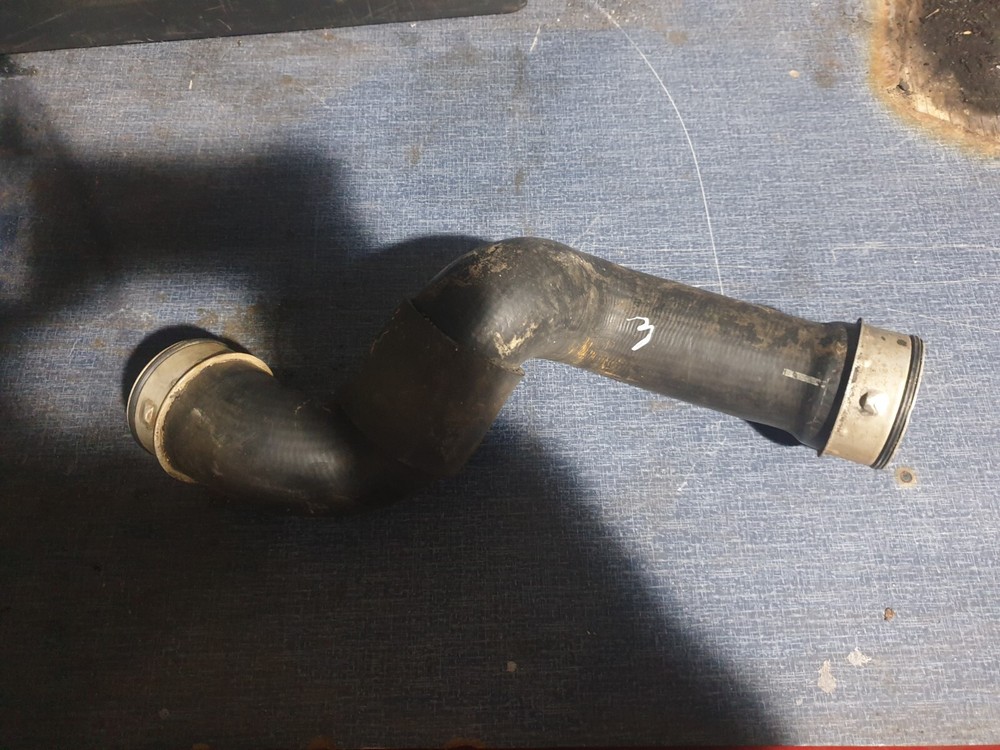 (TS) MERCEDES BENZ INTERCOOLER PIPE A2035281782