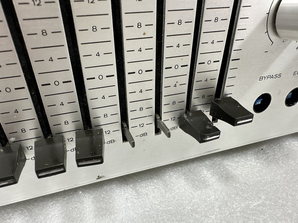 Realistic 31-2000A 10-Band Wide Range Stereo Frequency Equalizer ~ Broken Knobs