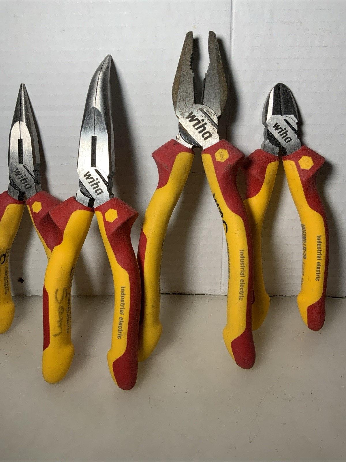 Wiha Insulated Industrial Pliers,Screwdriver, Bag, Meter & vest, 12pcs Total