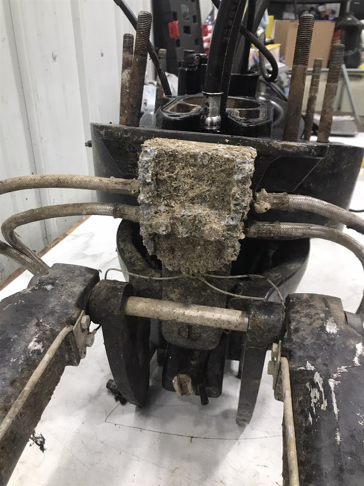 MerCruiser Alpha 1 Gen 2 out drive mount gimbal housing & hydraulic cylinders