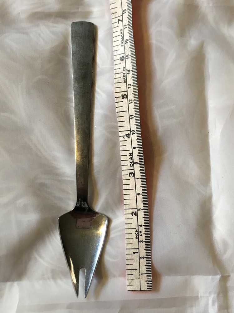 1 Medium Solid Cold Meat Fork Serving Italy Capri CAP2 Sleek MCM 9934 Stainless