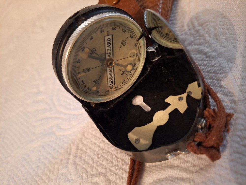 Vintage Original Bezard Kompass Compass with Leather Case