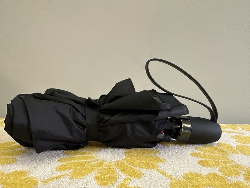 Rare Tumi Umbrella Pristine Condition! Medium. Push Button CLOSE! 💥
