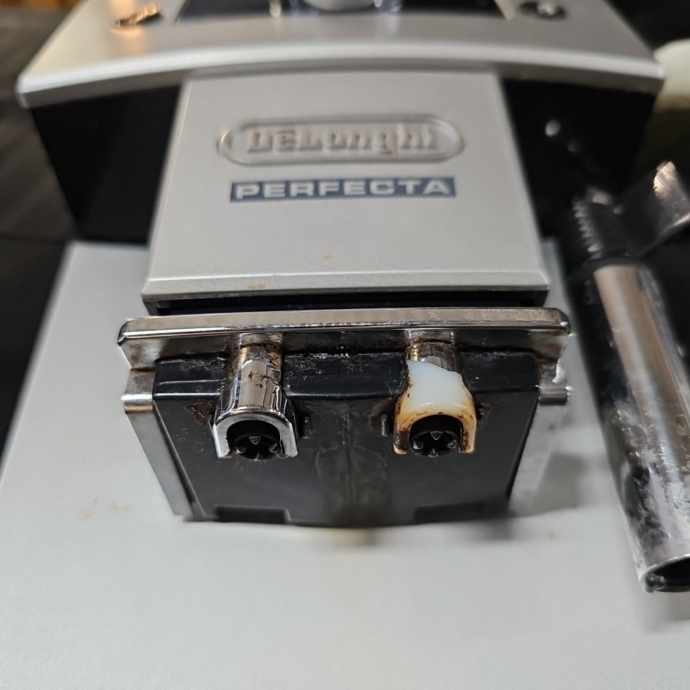 DeLonghi Perfecta Super Automatic Espresso Cappuccino Machine Coffee Maker