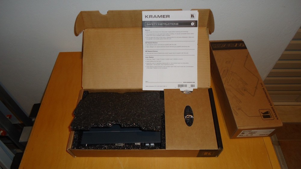 KRAMER SID-X1N DisplayPort, HDMI, VGA & DVI Auto Switcher over DGKat (STP)cable