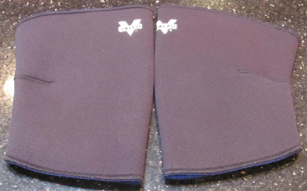 Valeo Knee Sleeves Black Size Medium (Lightly Used)