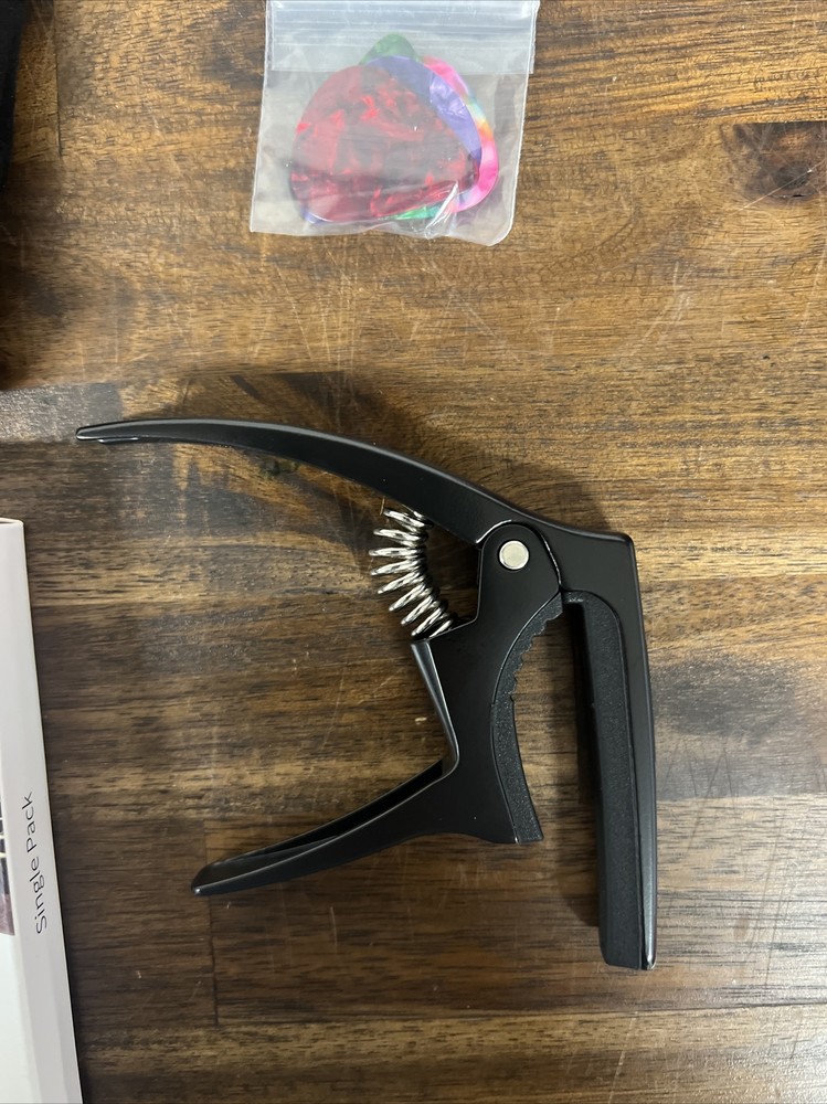 Tanmus Guitar Capo with 4 Picks Pick Holder String Pin Puller Black TM-019B