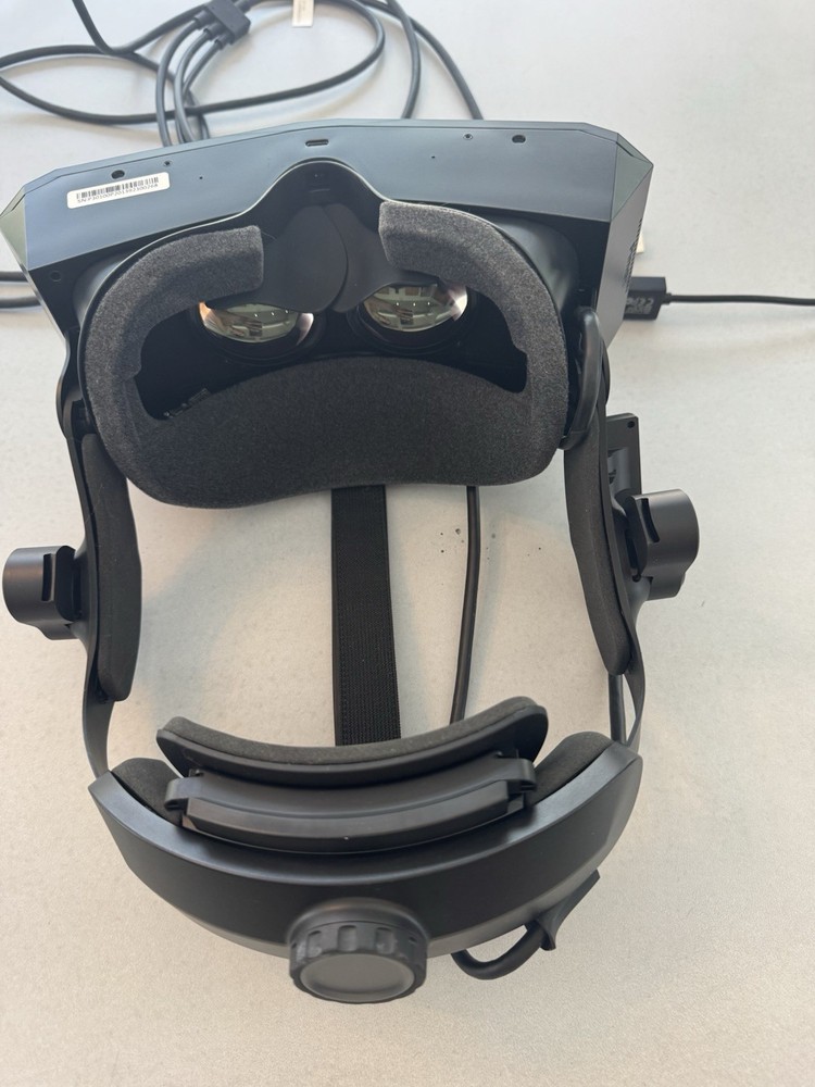 Pimax Crystal OG with Eye Tracking