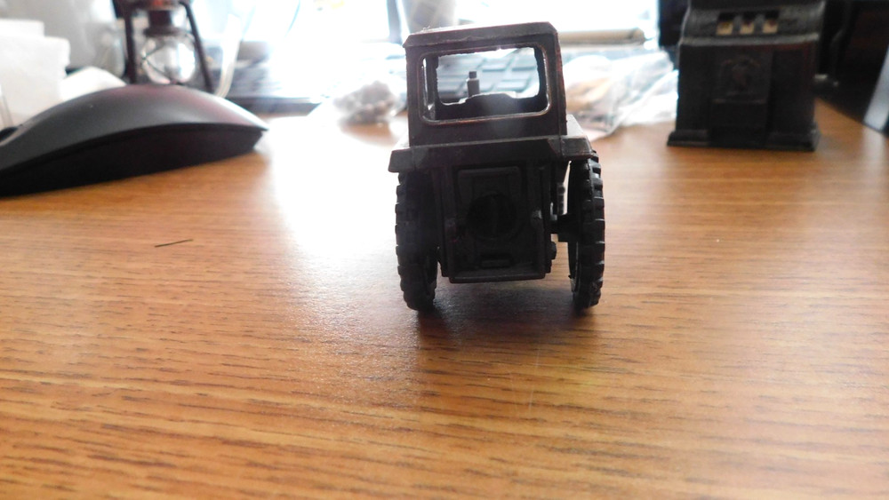 VINTAGE DIE CAST TRACTOR PENCIL SHARPENER