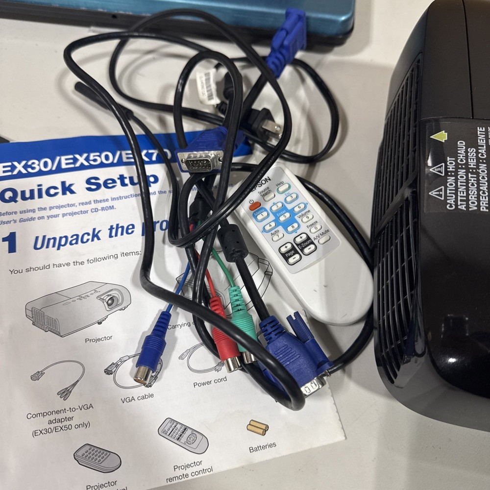 Epson EX50 3LCD multimedia projector With Bag